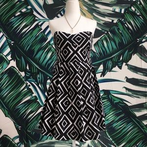 NWOT 🏝VACATION READY!🏝 Strapless B & W Dress